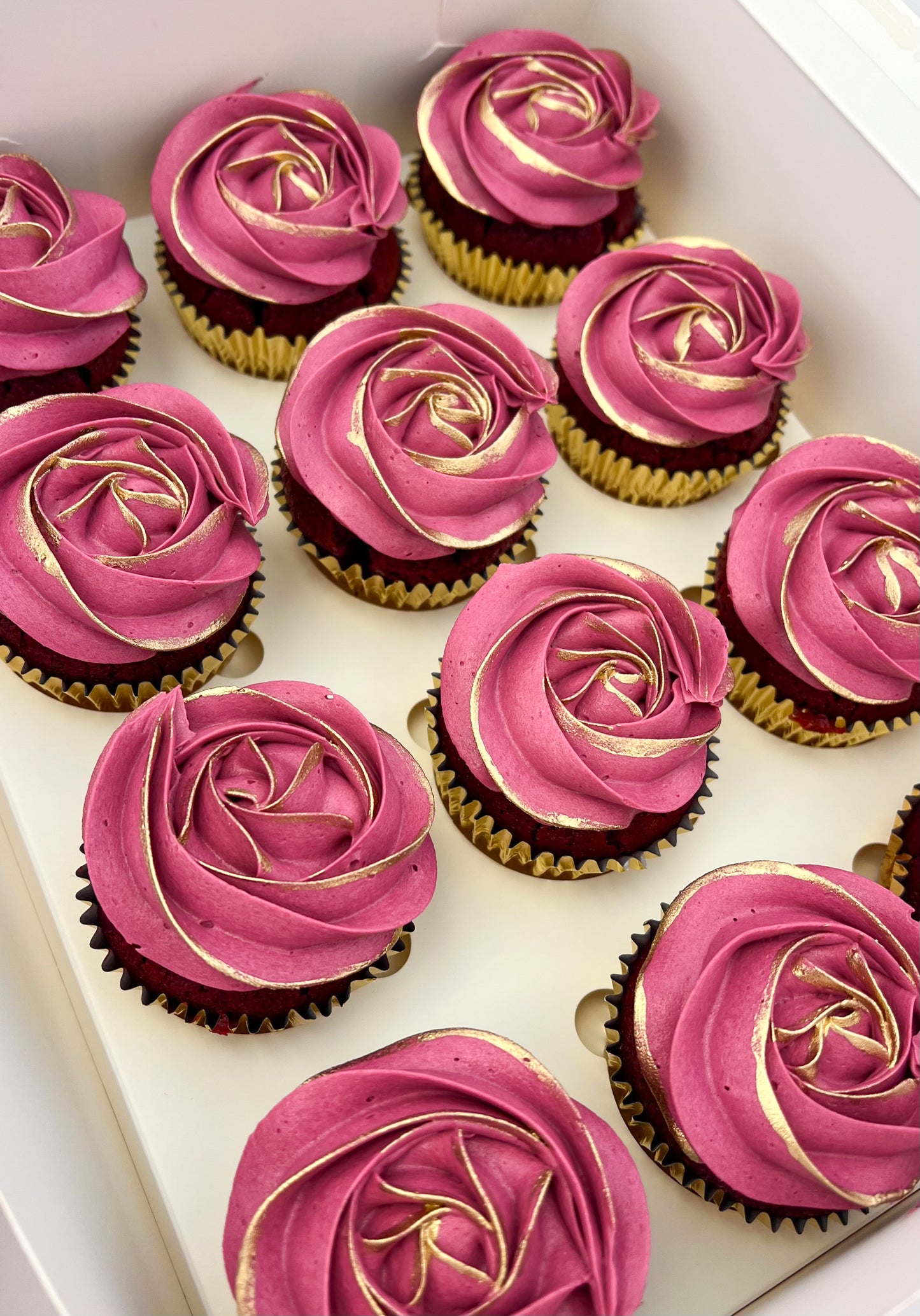 Rosette Cupcakes With Gold Edges