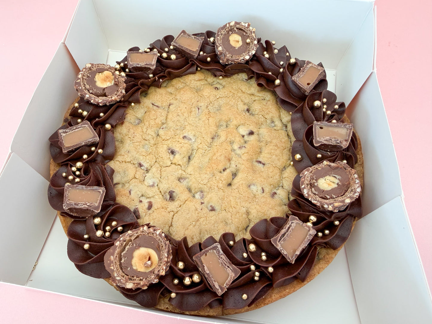 Deluxe Chocolate Chip Cookie Cake (~8 servings)