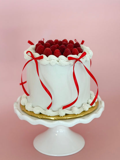 Coquete Vintage Cake With Fresh Raspberries