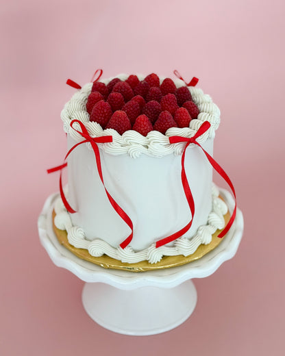 Coquete Vintage Cake With Fresh Raspberries